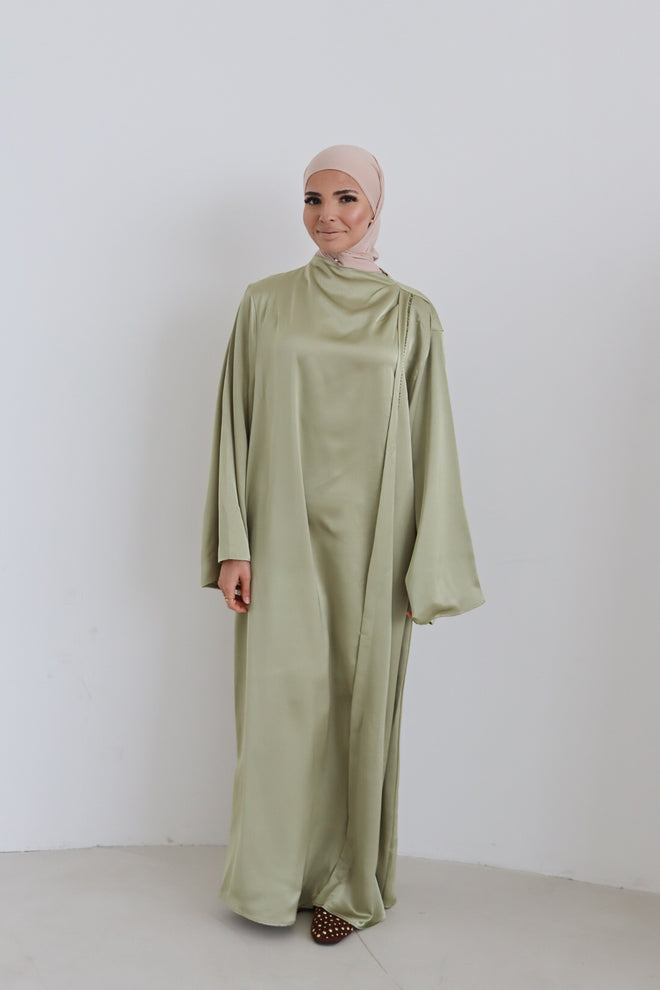 Inaya Satin Kleid