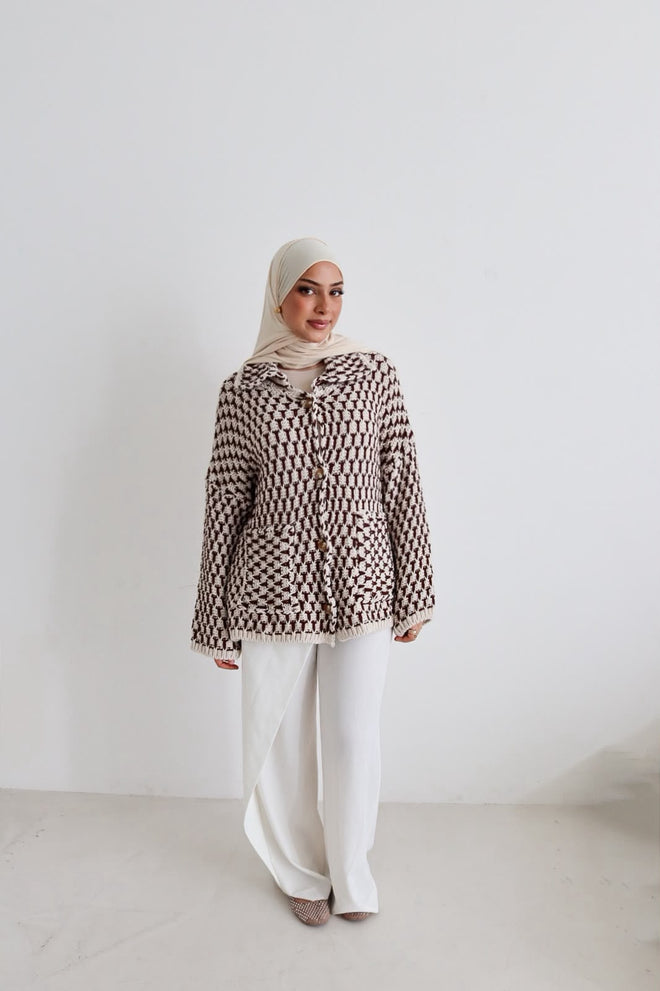 Gemusterter Strickcardigan mit Knopfverschluss